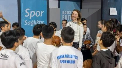 Başkan Mutlu Spor Okullarında Miniklerle Buluştu