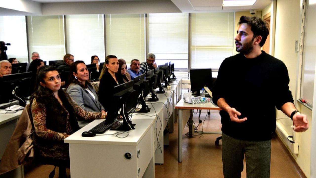 Bornova’da Muhtarlara Dijital Dönüşüm Eğitimi