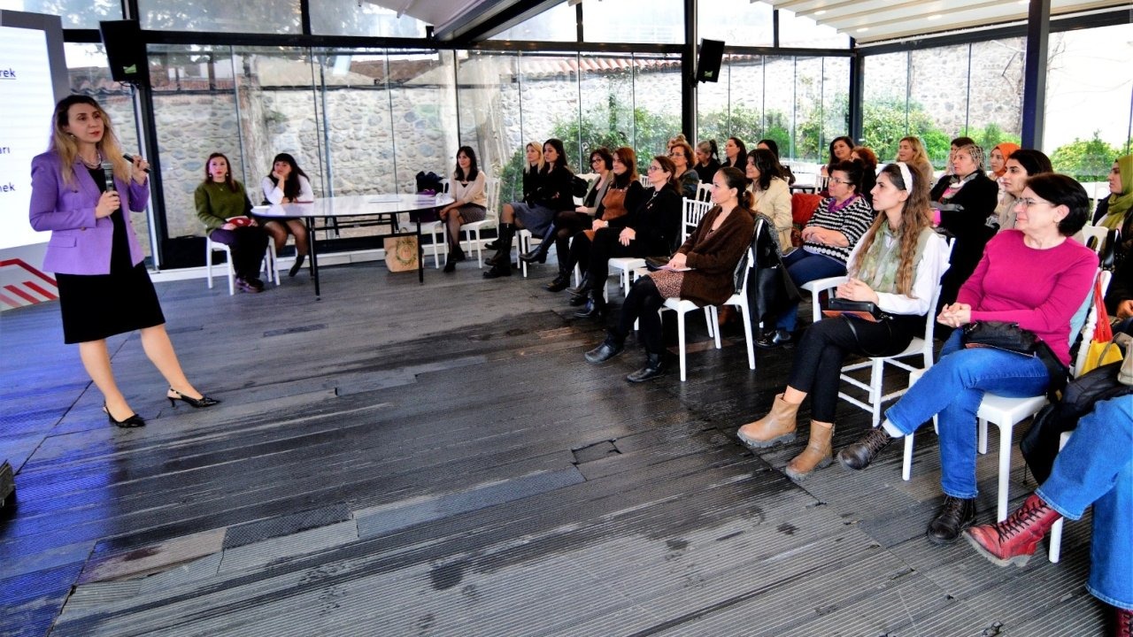 Bornova’da Sağlıklı İlişkiler ve Flört Şiddeti Konuşuldu