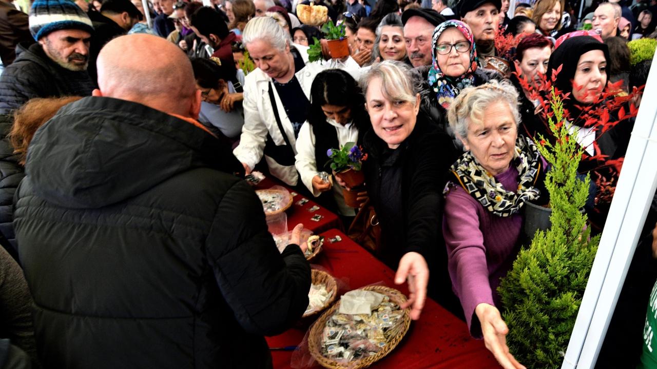 Bornova’da yerel tohum buluşması yoğun ilgi gördü