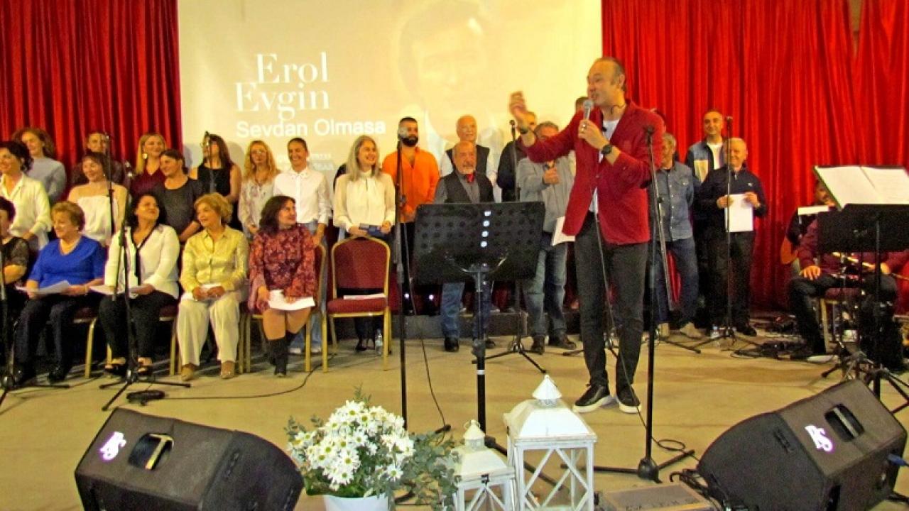 Çeşme’de Nostalji Şarkılarıyla Dolu Gece