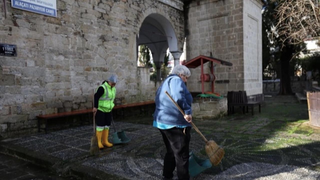 Çeşme’de Ramazan Öncesi Camilerde Hijyen Seferberliği