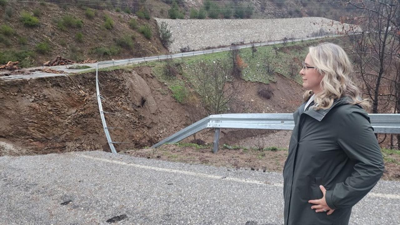 Çöken Köprü Bölgeyi İkiye Bölerken Tepkiler Büyüyor