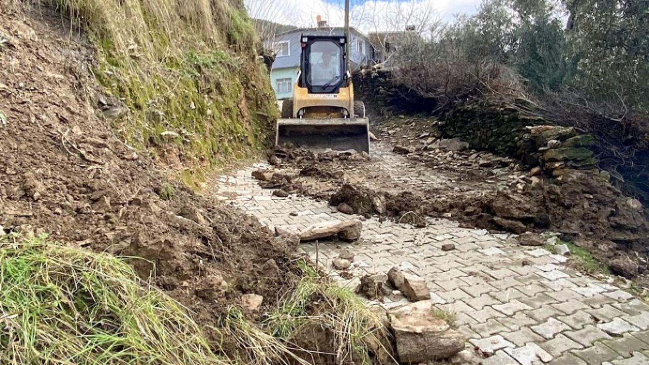 Efeler’de Yağış Alarmı: Yollar Kısa Sürede Açıldı