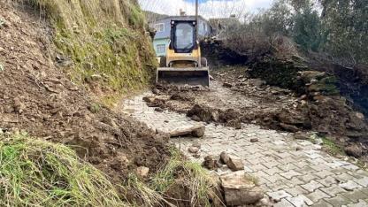 Efeler’de Yağış Alarmı: Yollar Kısa Sürede Açıldı