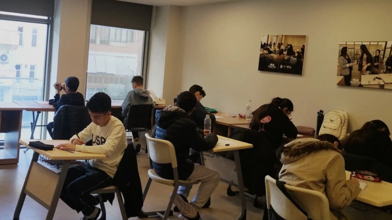 Efes Selçuk’ta Öğrencilere Ücretsiz Deneme Sınavı Desteği