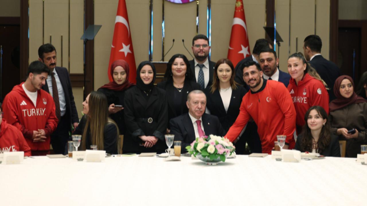 Erdoğan’dan Gençlere Mesaj: Türkiye Güçleniyor
