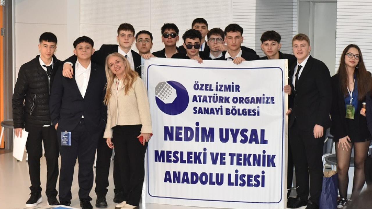 Genç Diplomatlar Çiğli’de Buluştu: 400 Öğrenci Küresel Gündemi Tartıştı