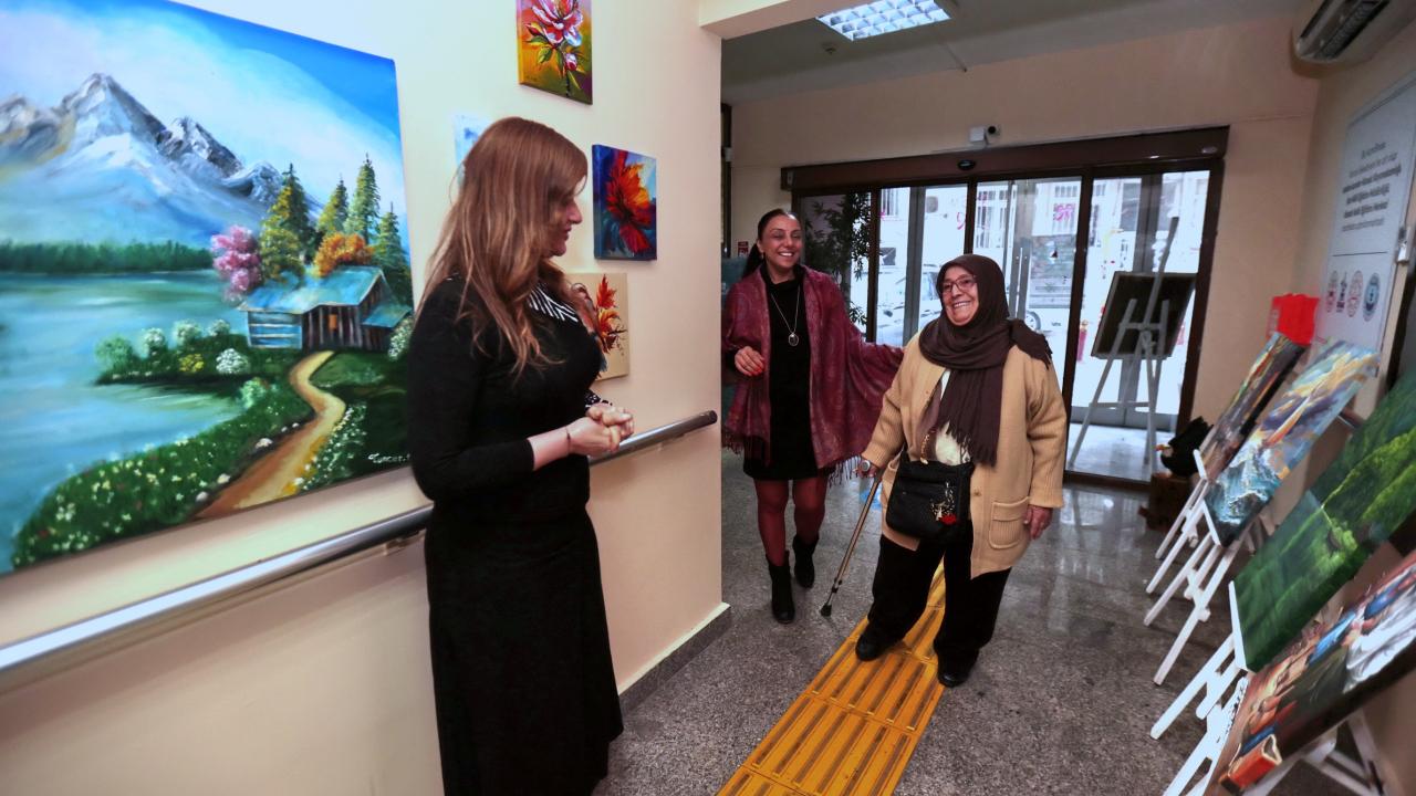 İleri Yaş Merkezi’nde Hayata Tutundu