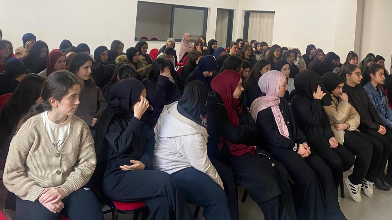 İzmir’de “Modern Zamanlarda Müslüman Kadının Rolü” Söyleşisi