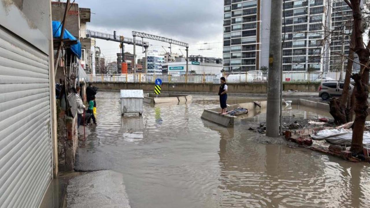 İzmir’i Yağmur Vurdu: Bodrumlar Lağım Suyuyla Doldu