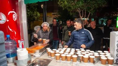 Karşıyaka’da Sabah Dayanışması: 30 Bin Kişiye Çorba