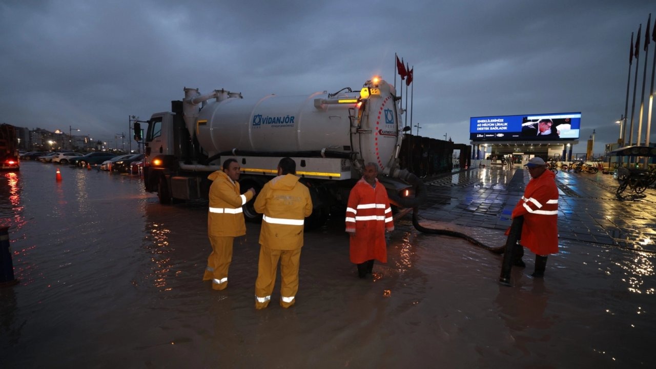 Kordon ve Bostanlı’da Deniz Alarmı