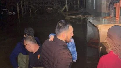 Manisa’da Selde Mahsur Kalan Aile Kurtarıldı