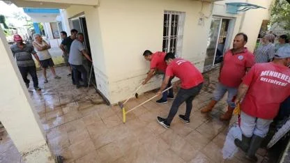 Menderes’te Yağış Sonrası Temizlik Seferberliği