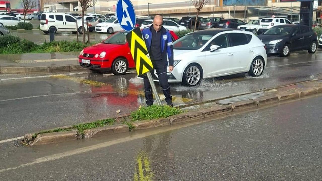 Sağanak Yağışta İzmir’de Teyakkuz