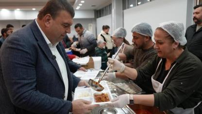 Seferihisar’da Ramazan Sofraları Kuruldu, Dayanışma Büyüyor