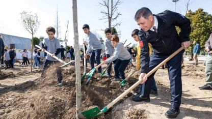 Kültürpark’ta beton alan yeşile dönüşüyor