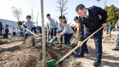Kültürpark’ta beton alan yeşile dönüşüyor