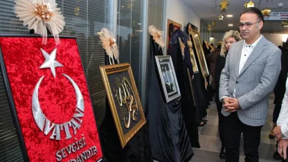 İzmir’de “Sanatın Diliyle Değerlerimiz” Sergisi Açıldı