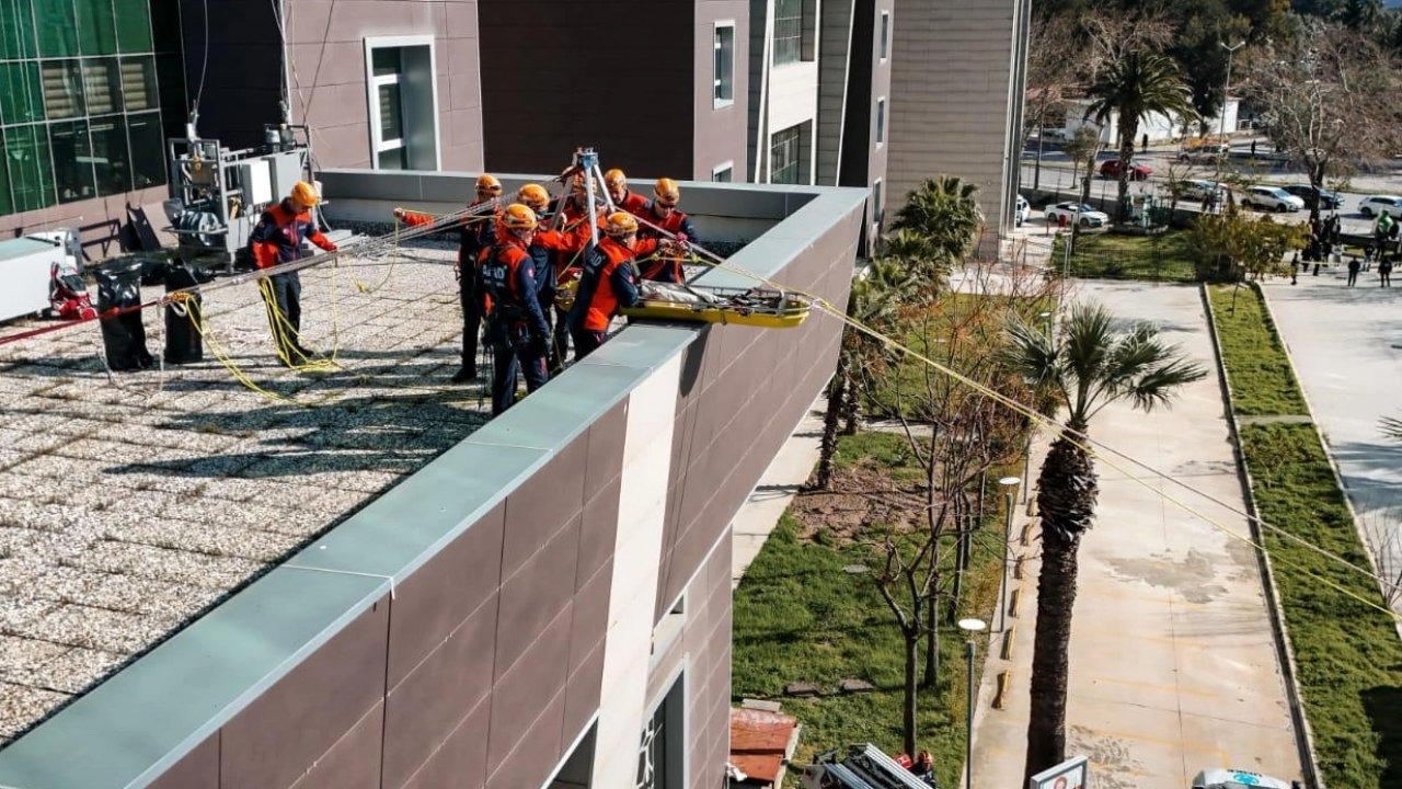 Adliyede nefes kesen güvenlik tatbikatı