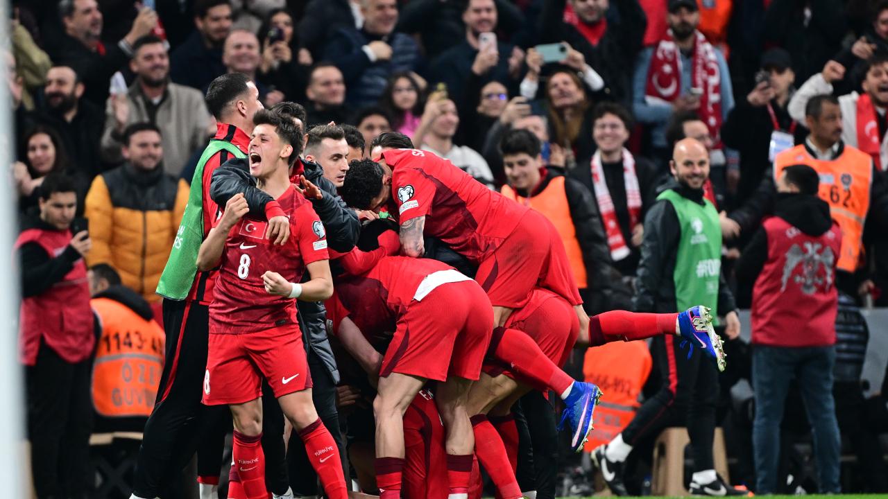 Ay-yıldızlılar sahada tarih yazdı