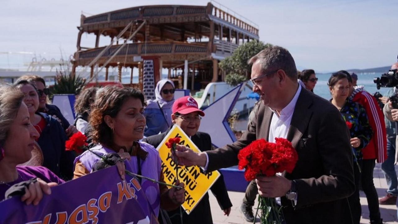 Ayvalık’ta 8 Mart Yürüyüşüyle Dayanışma Mesajı