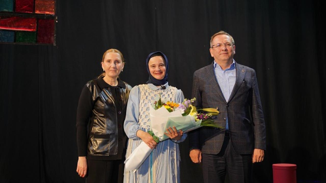 Ayvalık’ta Kadın Hikâyeleri Sahneye Taşınıyor