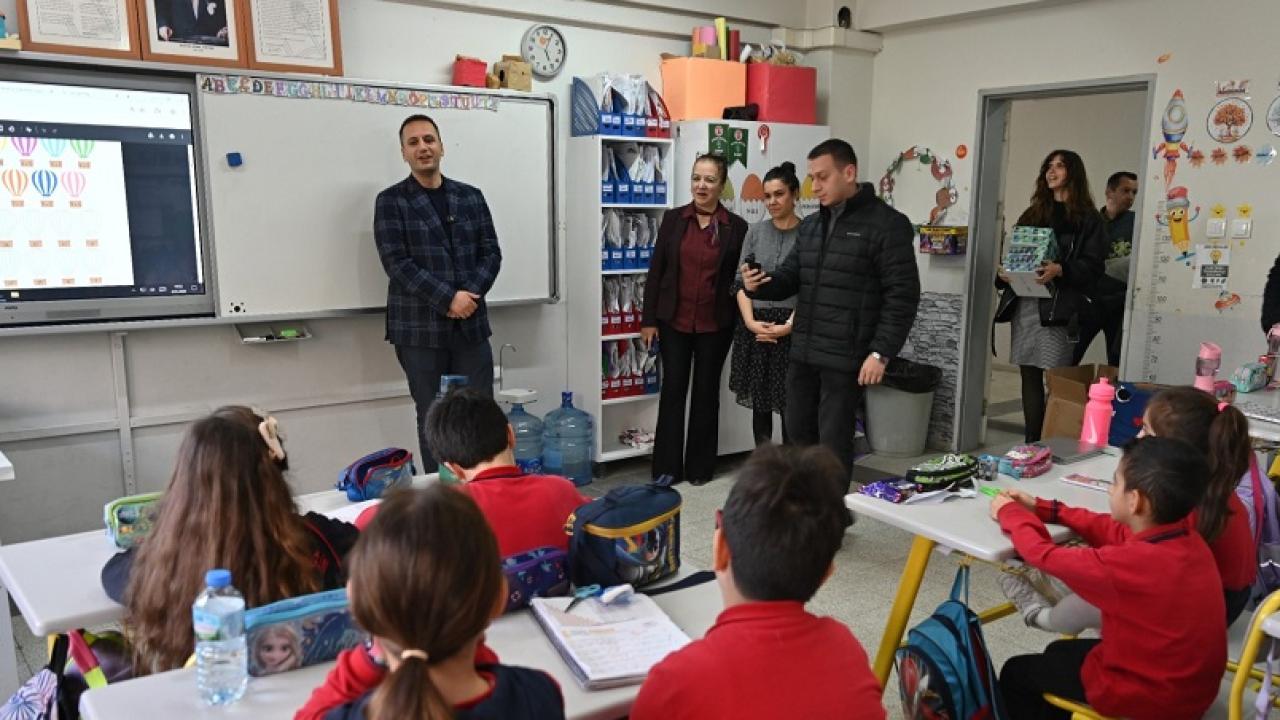 Başkan Eşki öğrencilerle derse girdi