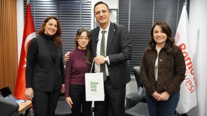 Bornova’da Başarılı Öğrencilere Tablet Ödülü