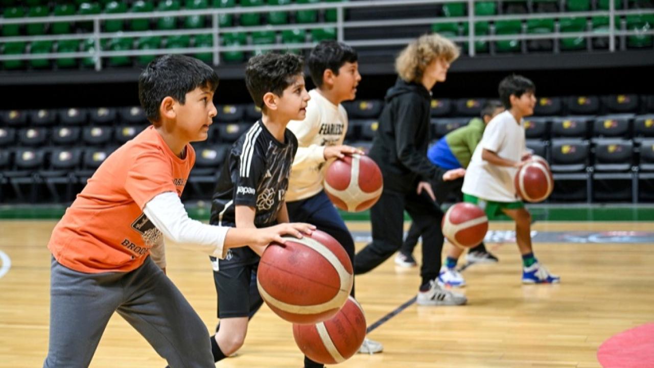 Bornova’da çocuklar basketbolla buluşuyor