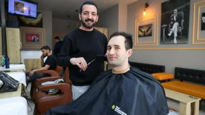 Buca’da Berber Esnafına Bayram Desteği