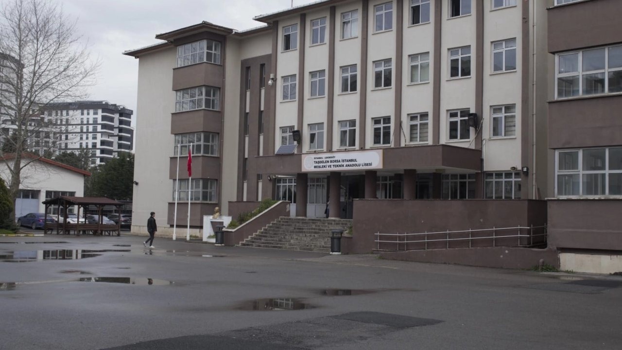 Çekmeköy’de Lisede Bıçaklı Saldırı