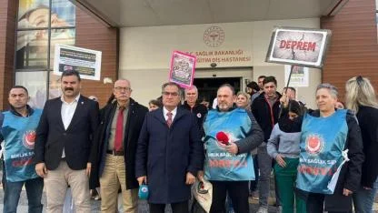Depreme Dayanıksız Hastane Önünde Tepki