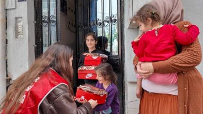 Efeler’de Çocuklara Bayram Sevinci