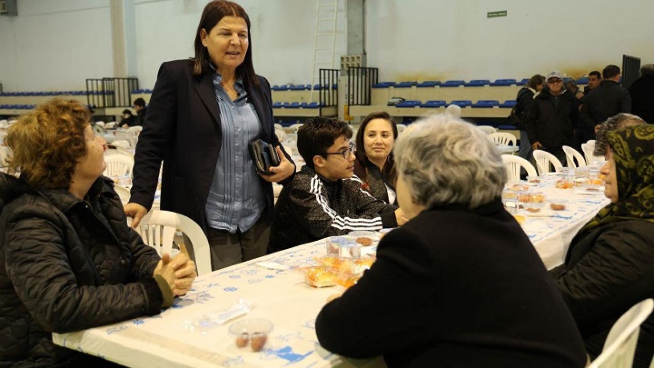 Foça’da İftar Sofraları Mahalleleri Buluşturuyor