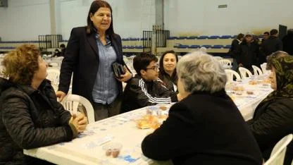 Foça’da İftar Sofraları Mahalleleri Buluşturuyor