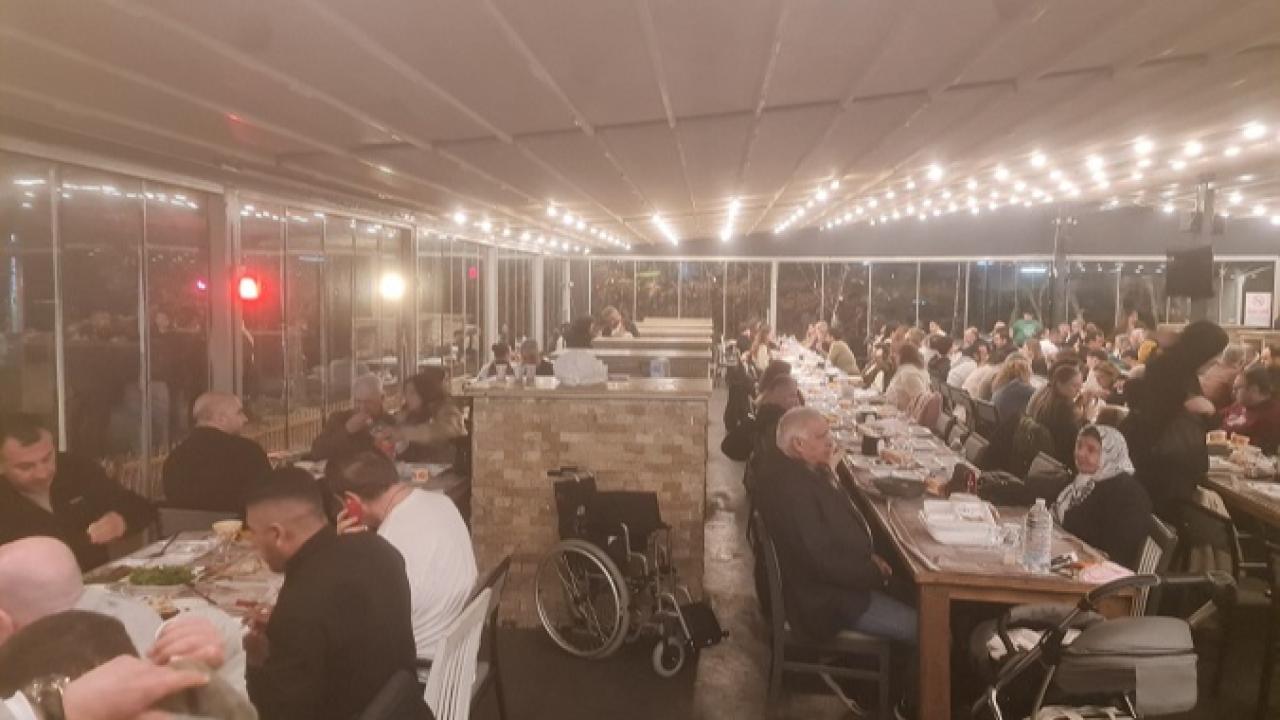 İzmir’de Geleneksel İftar Sofrasında Tanınmış İsimler Buluştu