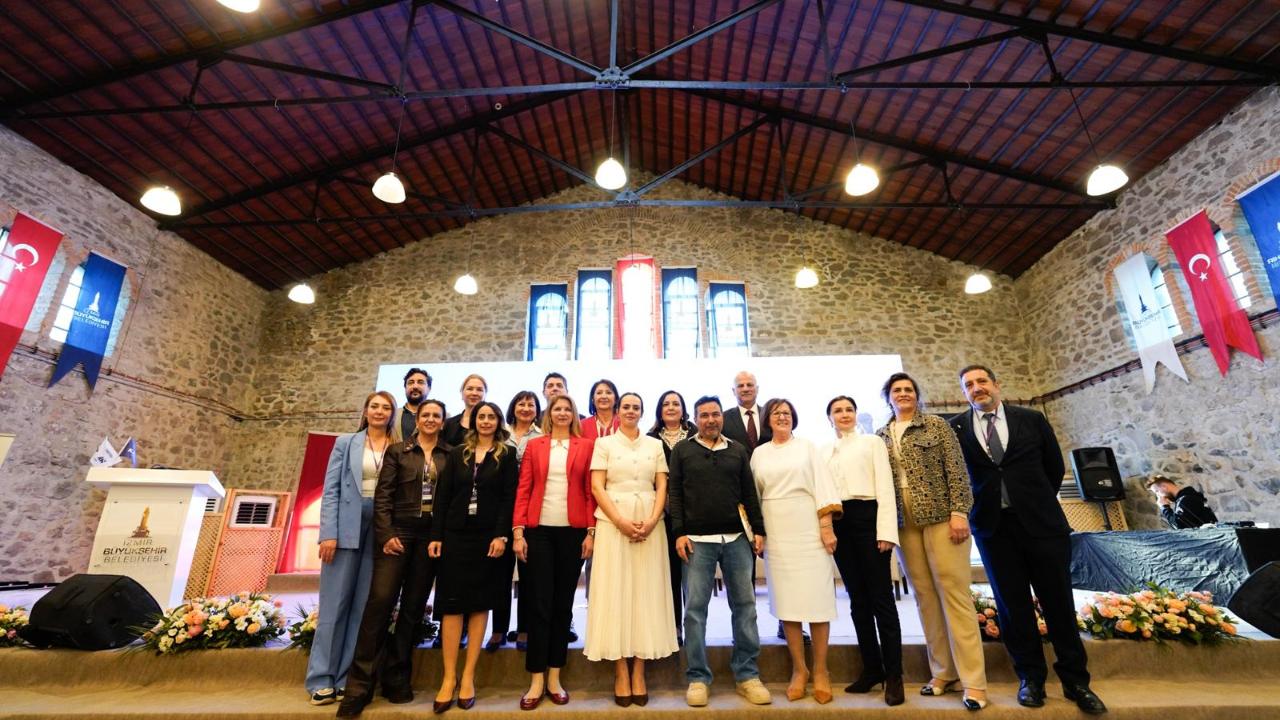 İzmir’de Kadınların Cesaret Zirvesi