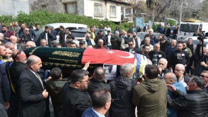 İzmir’de öldürülen taksici gözyaşlarıyla uğurlandı