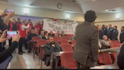 Karşıyaka Meclisi’nde İşçi Protestosu