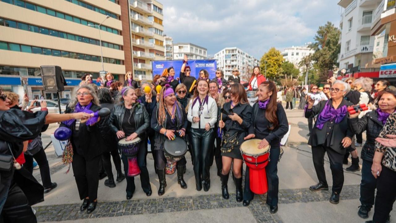 Konak’ta 8 Mart Coşkusu