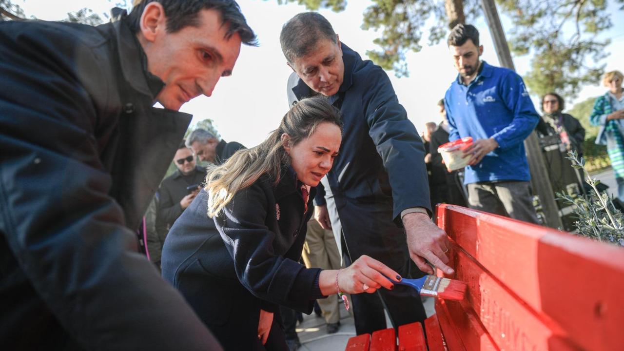 Kültürpark’ta Kadına Şiddete Karşı “Kırmızı Bank”