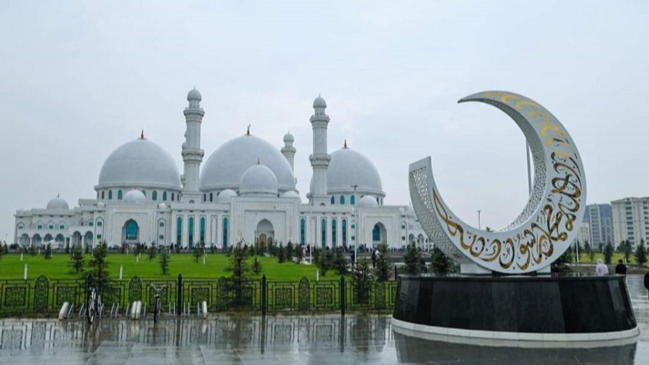 Orta Asya’daki Dev Camiye Demirci İmzası