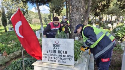 Torbalı’da Şehitliklere Özenli Bakım