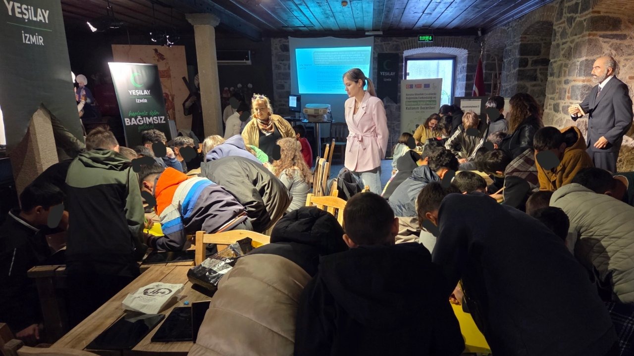 Yeşilay’dan İzmir’de Gençlere Dijital Farkındalık Eğitimi