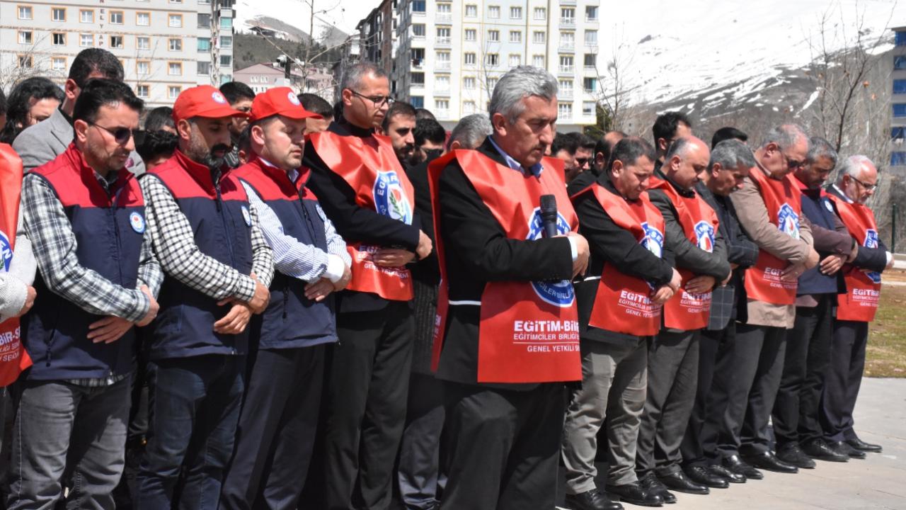Bitlis’te saldırılara tepki: Eğitimcilerden gıyabi cenaze namazı