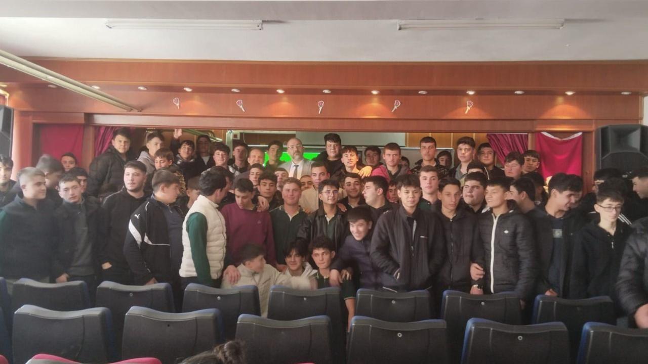 BOĞAZLIYAN’DA TÜBİTAK BİLİM SÖYLEŞİLERİ KAPSAMINDA “SESSİZ TEHDİT” GÜNDEMDE: MİKROPLASTİKLER MASAYA YATIRILDI