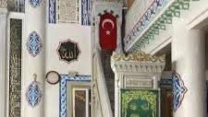 CAMİLERİMİZDE TÜRK BAYRAĞI OLMALI