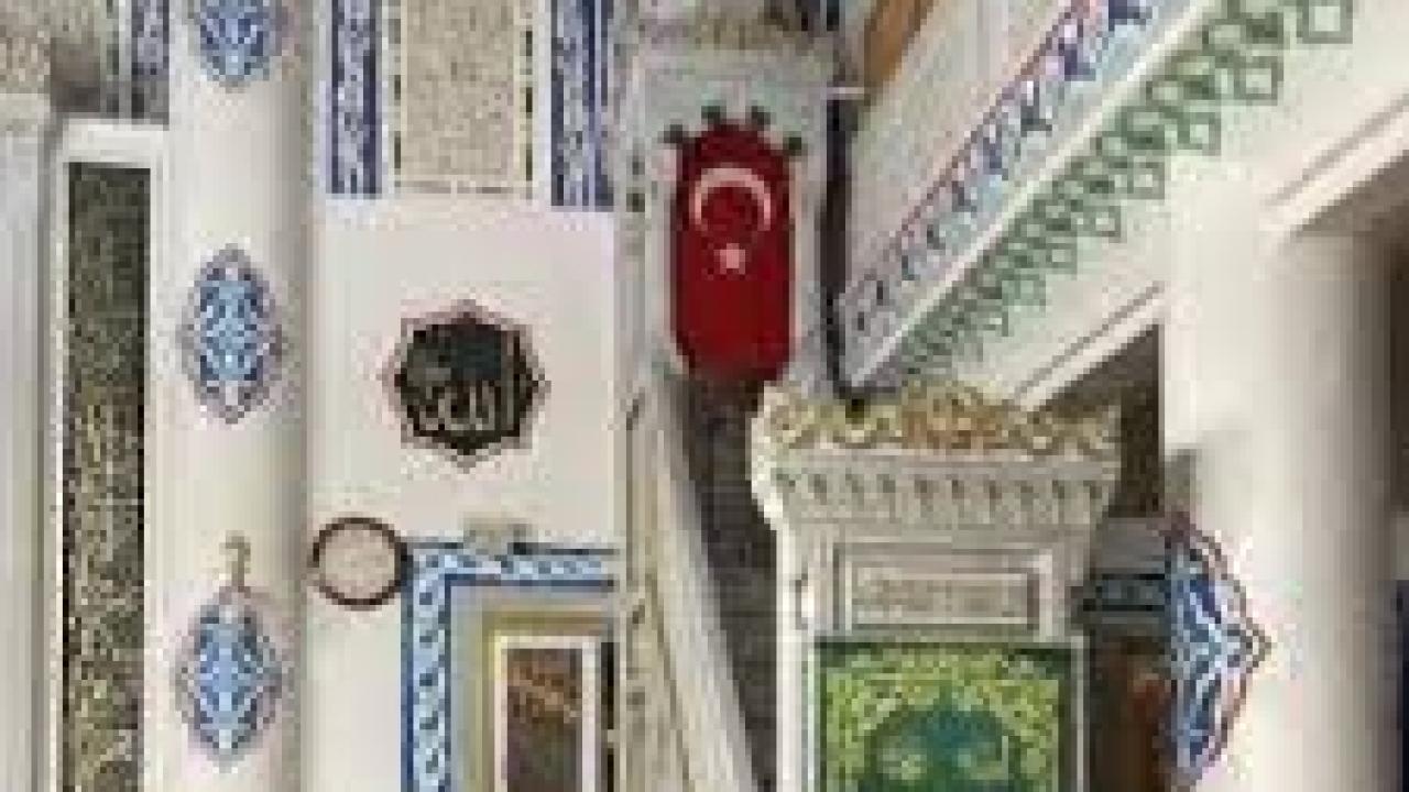 CAMİLERİMİZDE TÜRK BAYRAĞI OLMALI